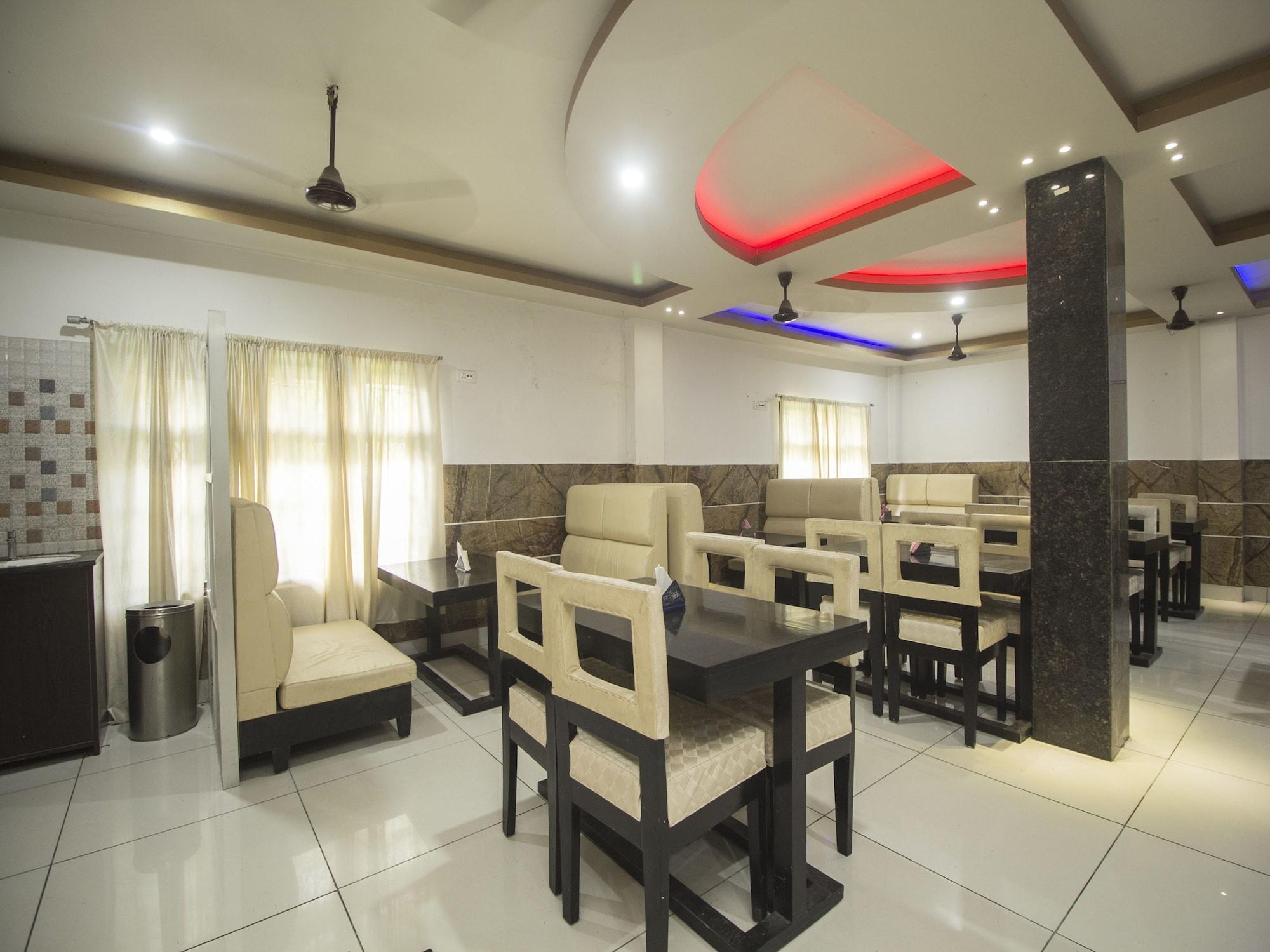 Restaurant OYO 17215 Garg Residency