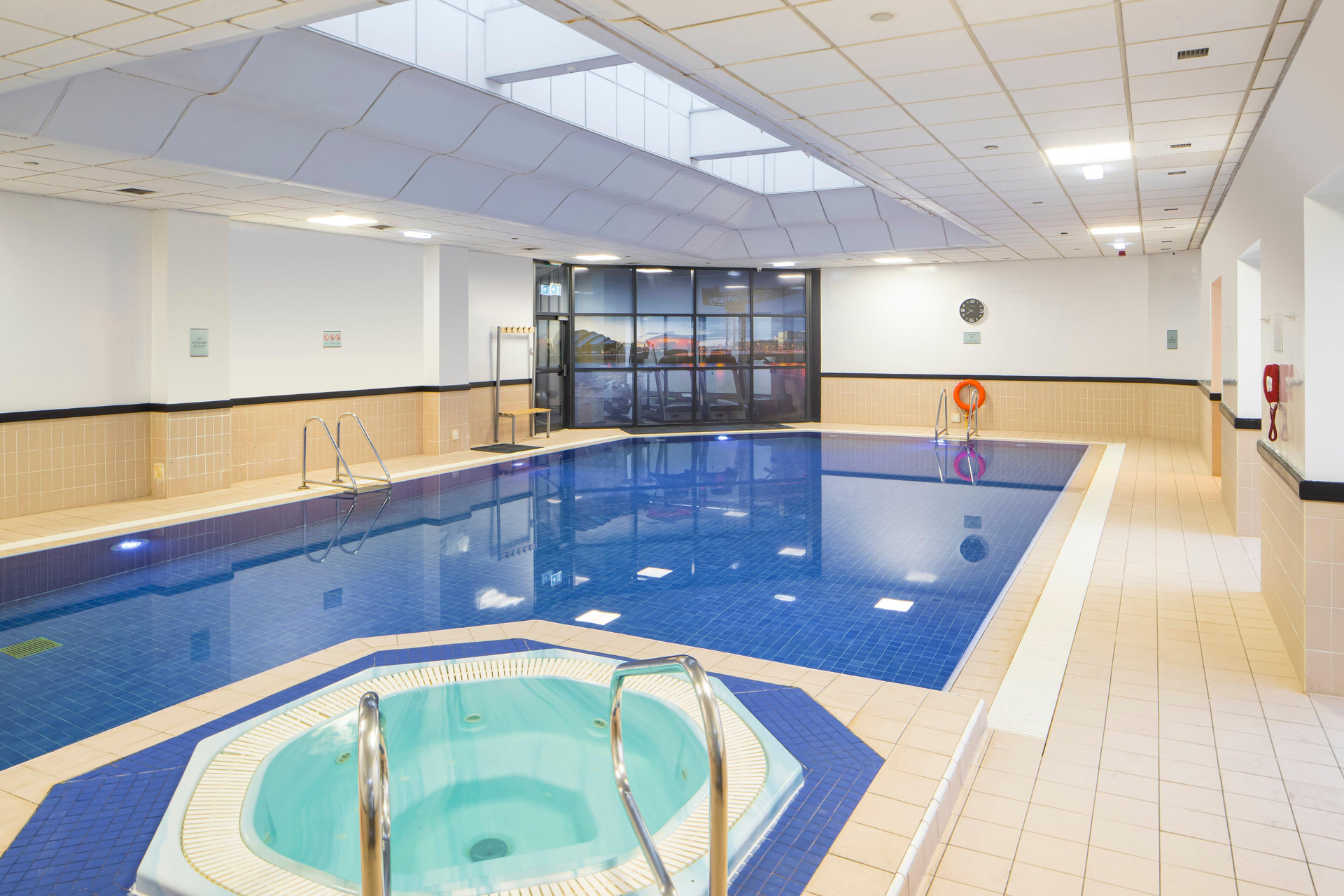 Vista Piscina Crowne Plaza Hotel Glasgow by IHG