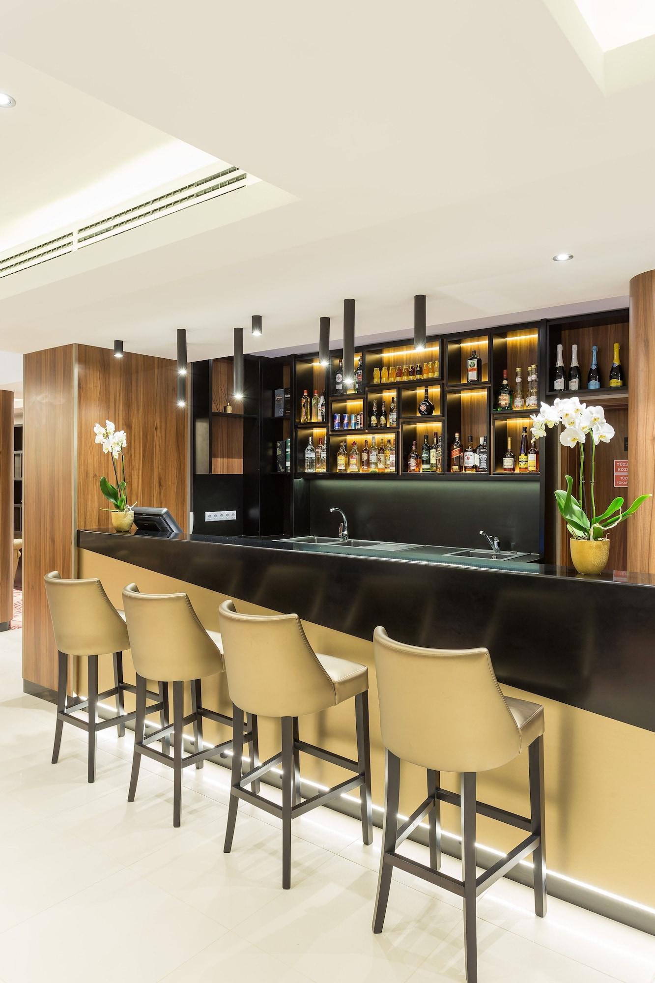 Bar/Salón Outlet Hotel Polgár
