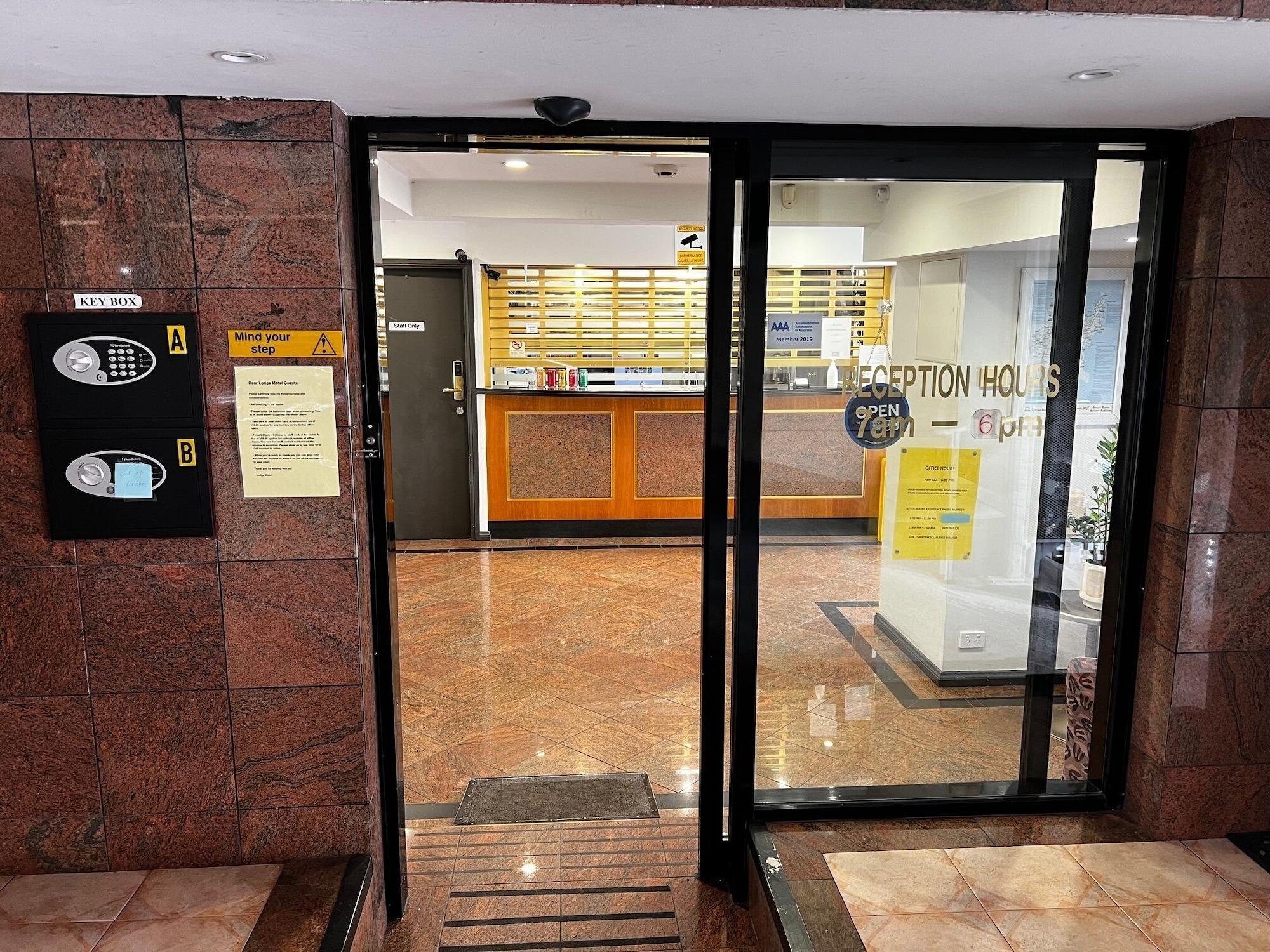 Vista Lobby Edgecliff Lodge Motel