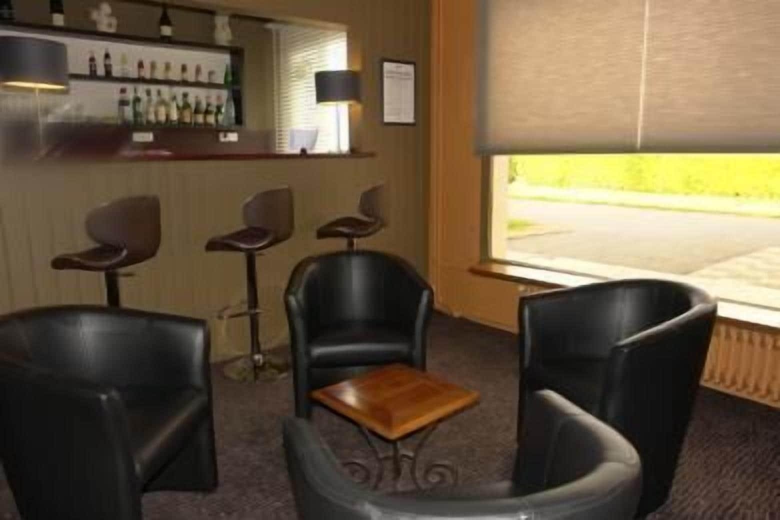 Bar/Salón Brit Hotel le Magdalena