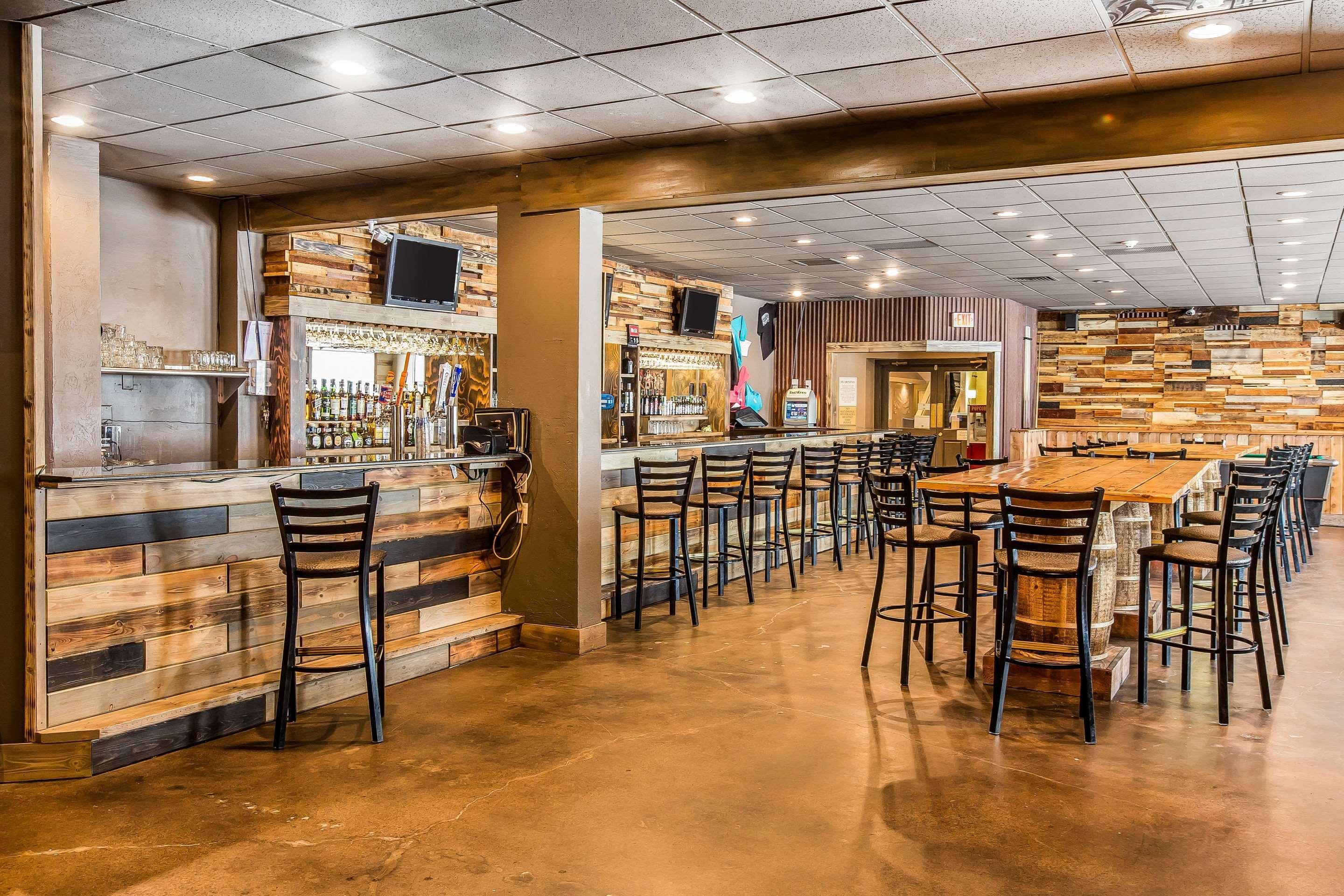 Bar/Salón Quality Inn & Suites