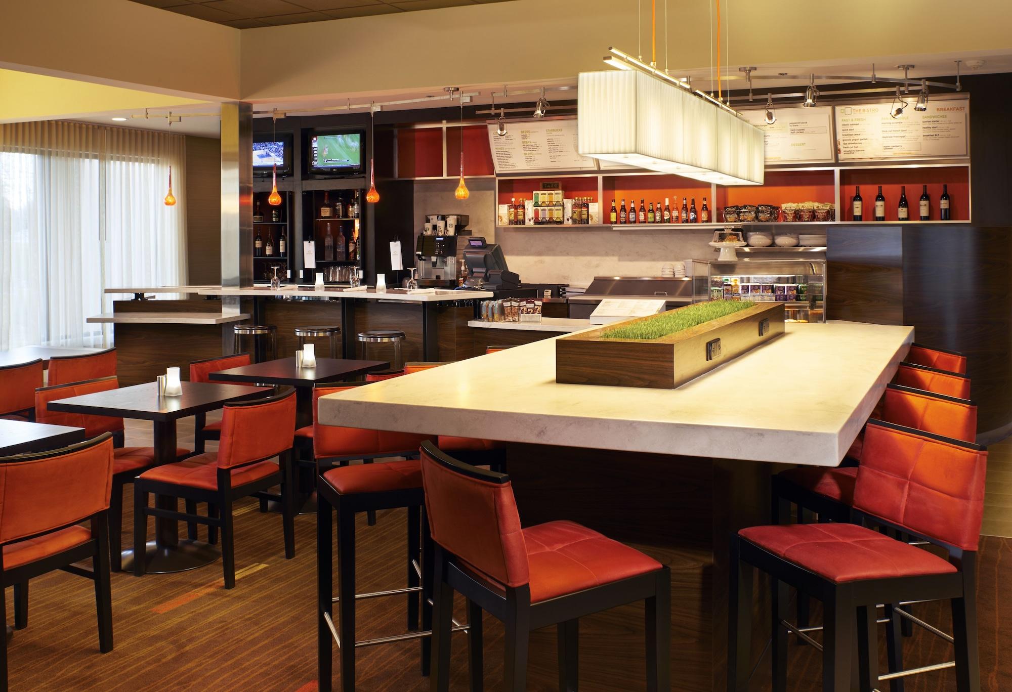 Bar/Salón Spark by Hilton Birmingham Colonnade