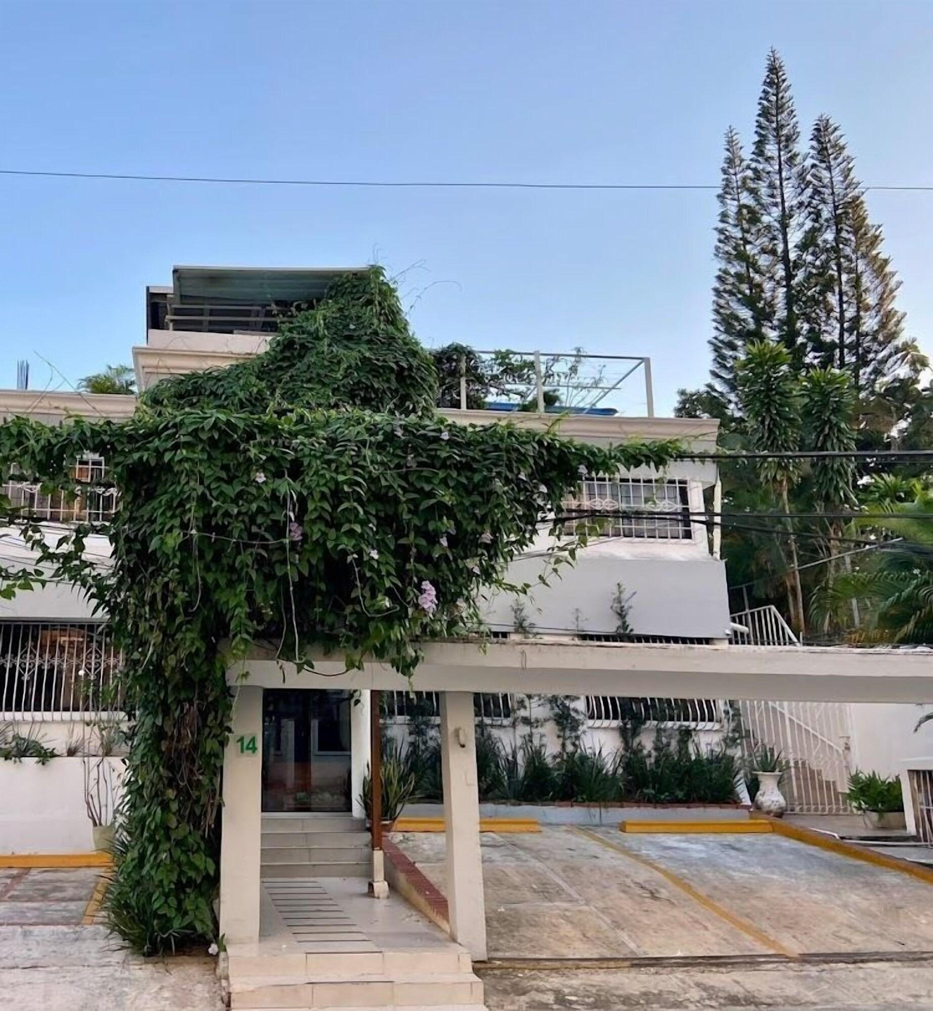 Varios BOTANIC GARDEN HOSTAL