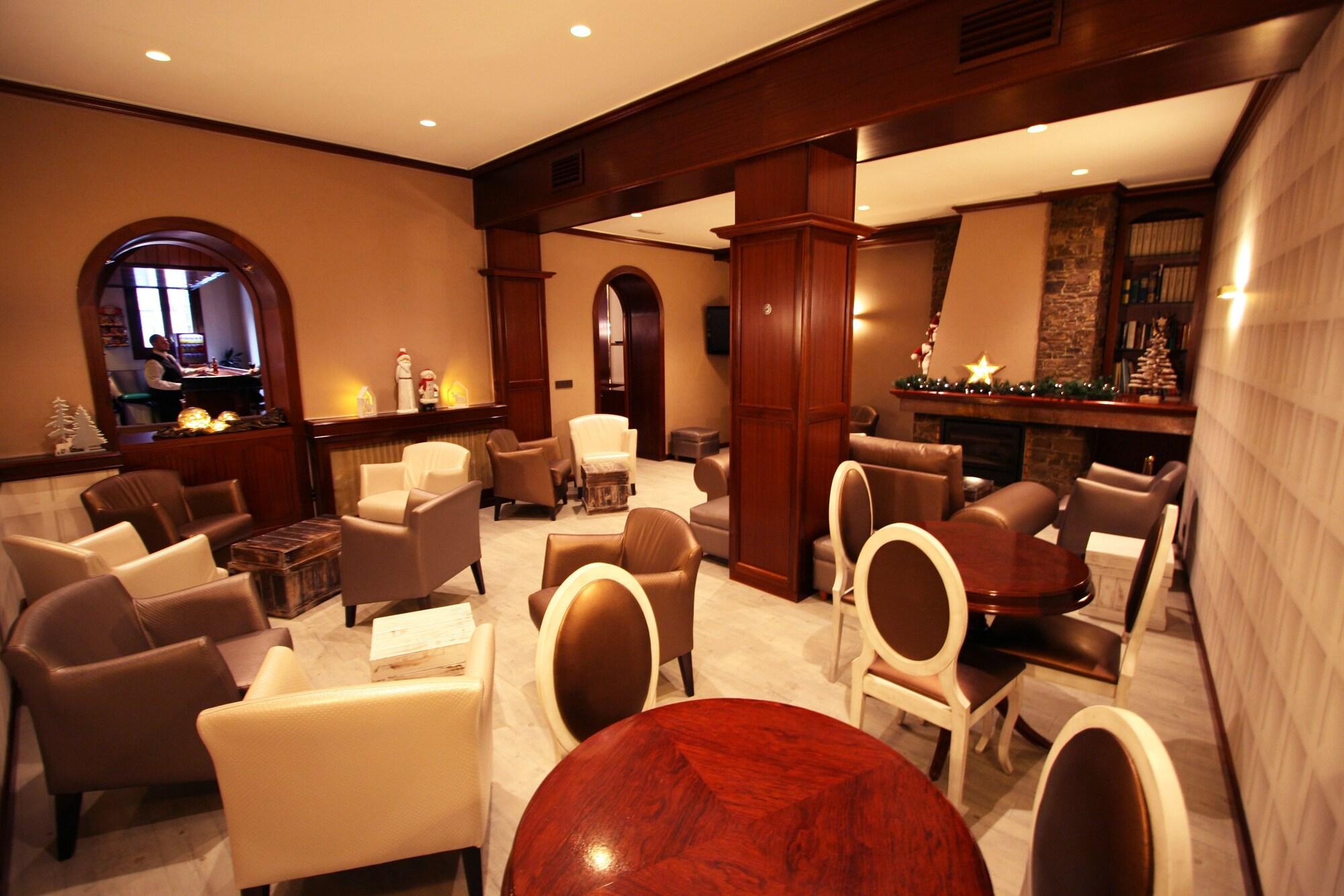 Bar/Salón Hotel Pyrénées