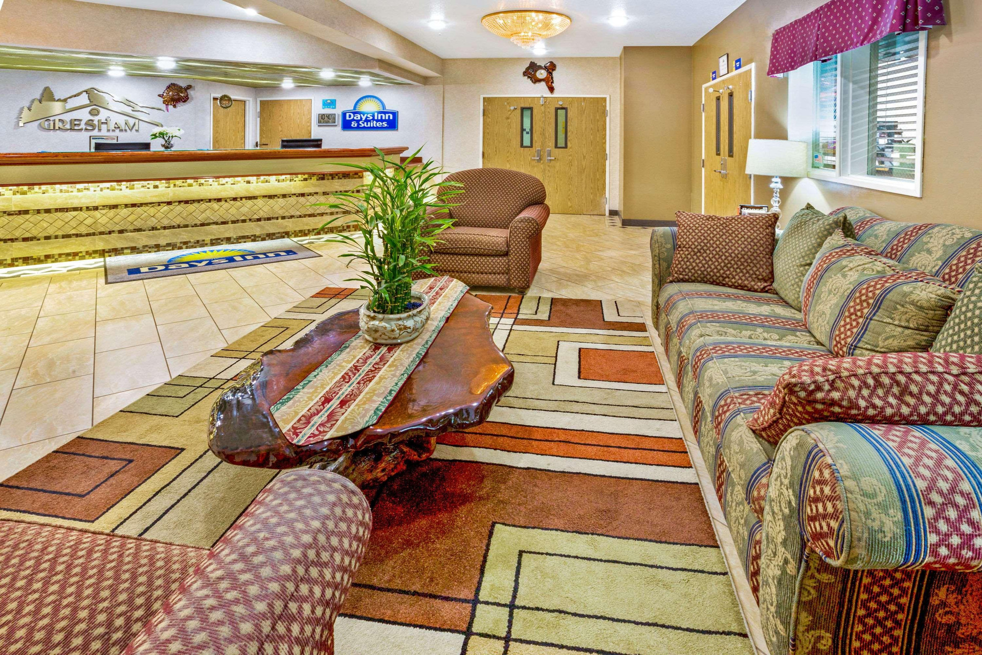 Vista Lobby Days Inn & Suites by Wyndham Gresham