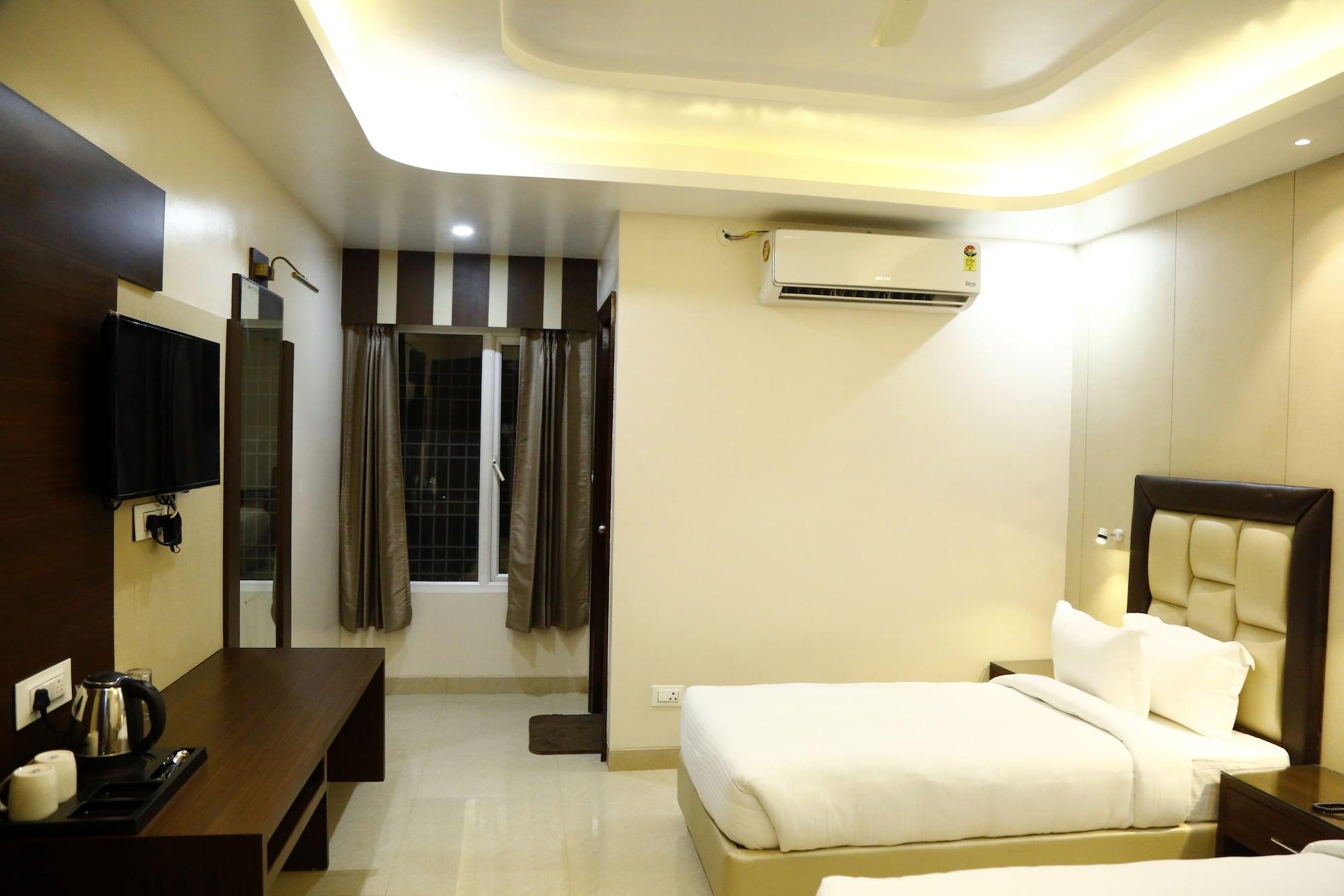 Varios Landmark Hotel