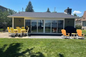 Alquiler Vacacional - Newly updated Lakefront Houghton Lake home - close to popular sandbar.