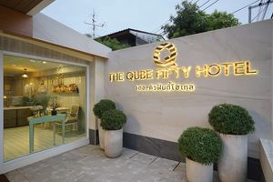 Paquete - The Qube Fifty Hotel