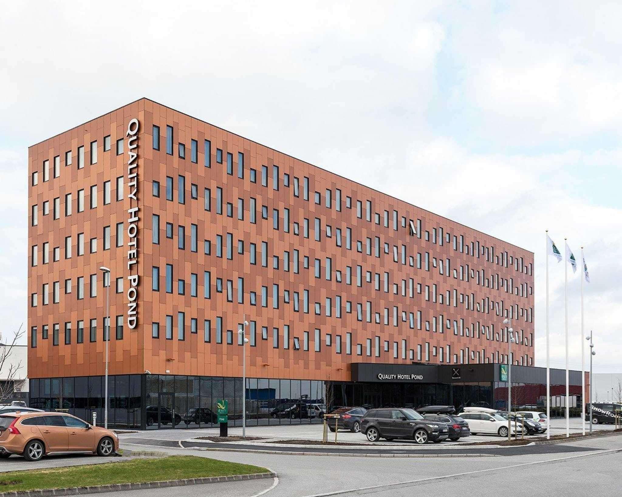 Vista Exterior Quality Hotel Pond