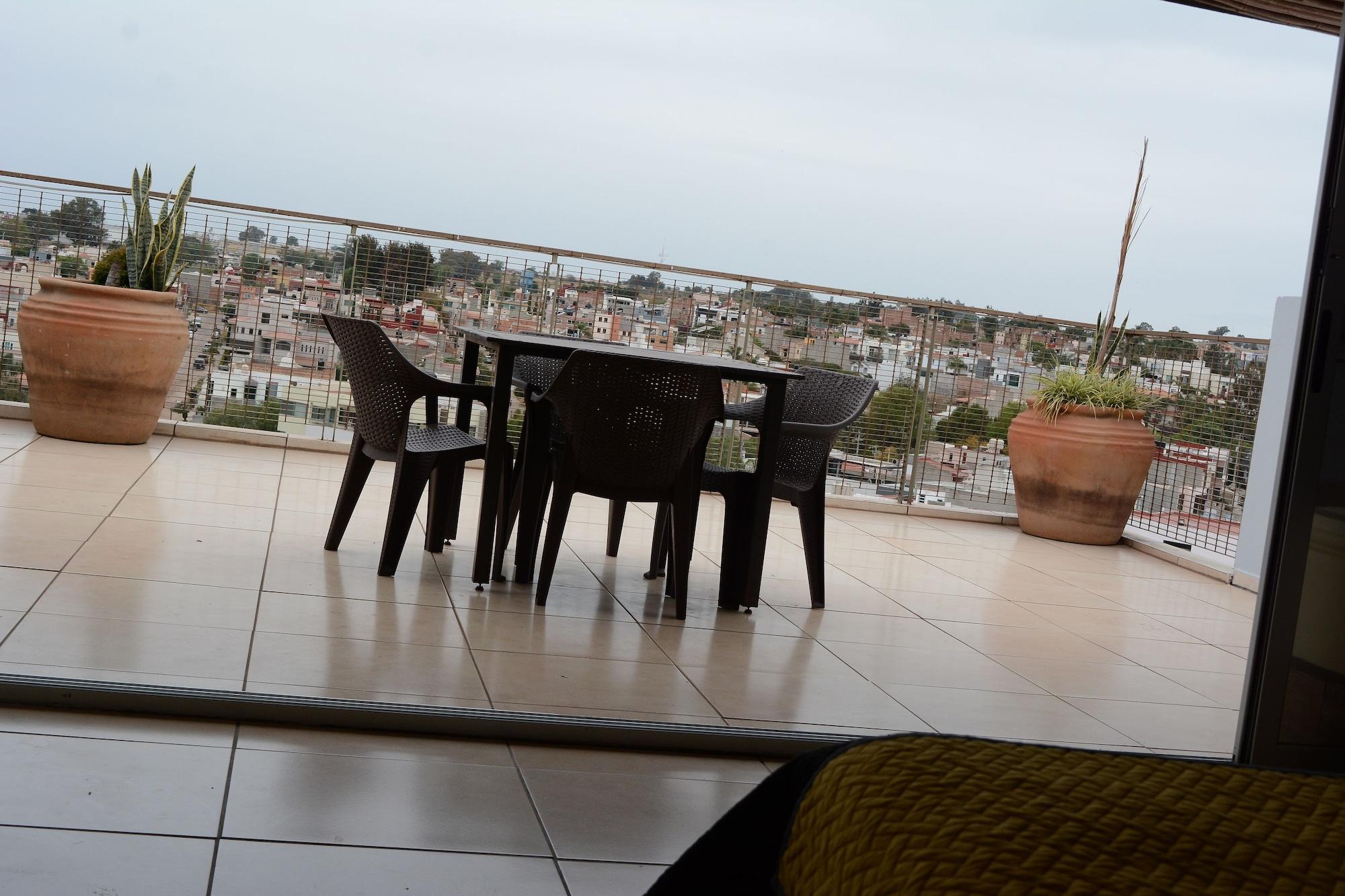 Vista Exterior Suites La Gloria