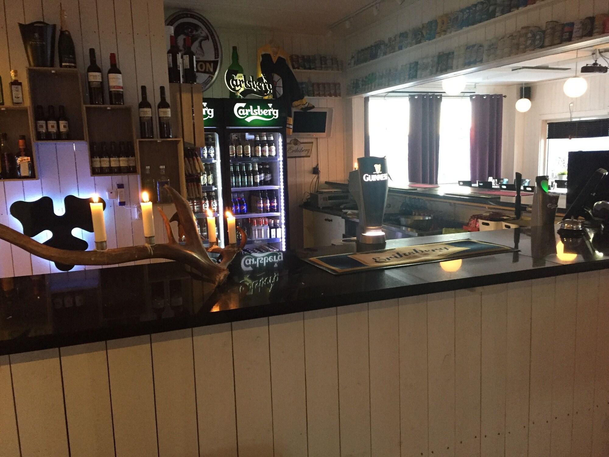 Bar/Salón Hotell E-10