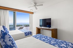 Renta temporal - Elegant Bayview Suite With Terrace Access, Full Kitchen, Pool, hot tub & gym