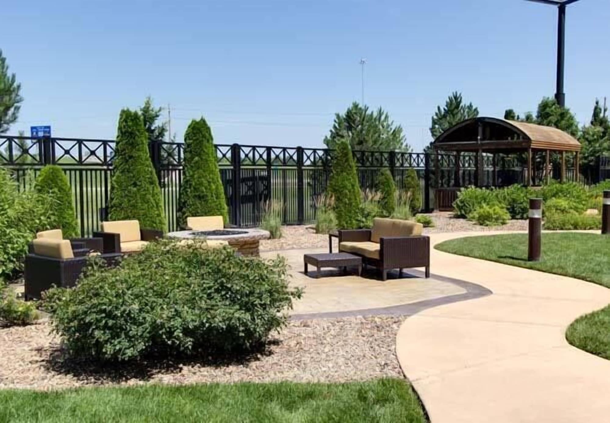 Vista Exterior Courtyard by Marriott Salina