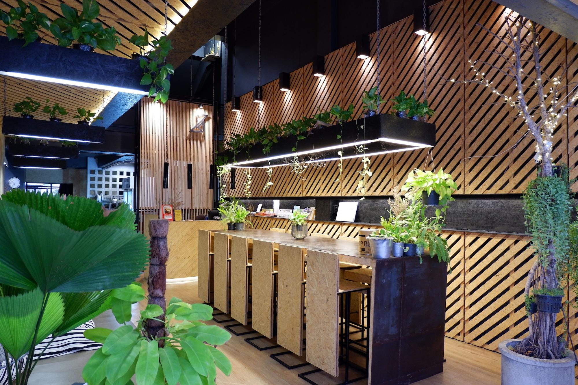 Varios Hugger Hostel