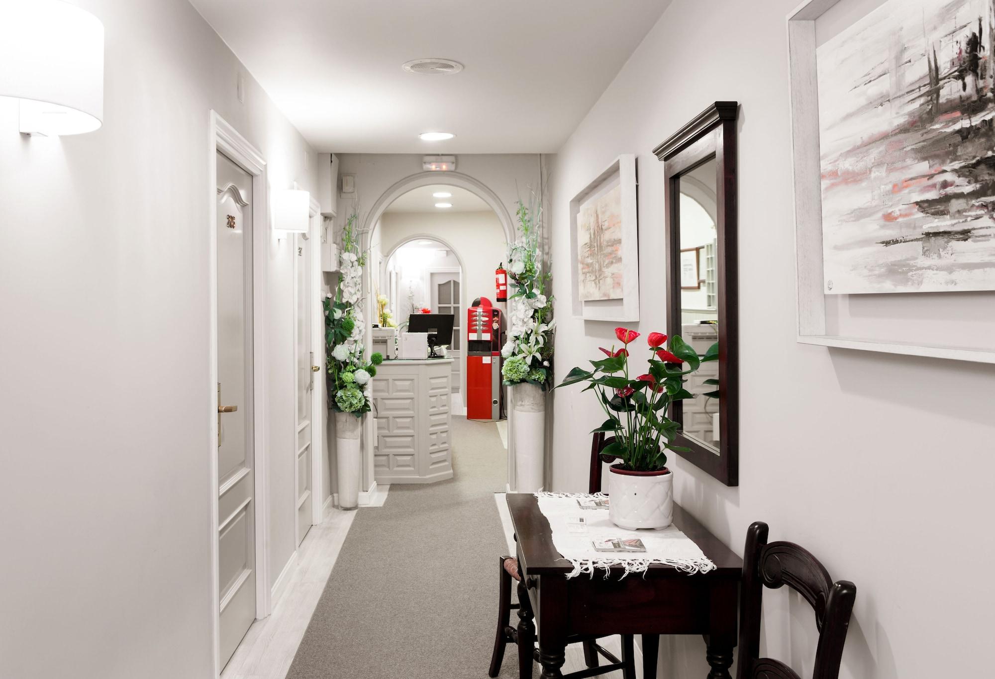 Varios Hostal La Macarena