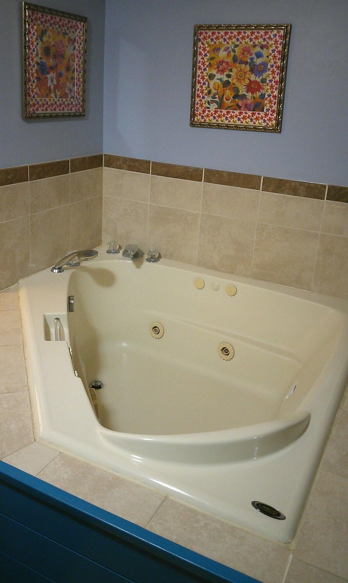 Spa Lil Black Bear Inn