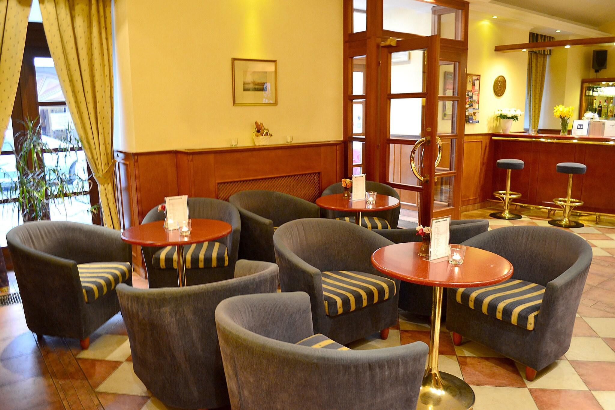 Bar/Salón Hotel Arbes