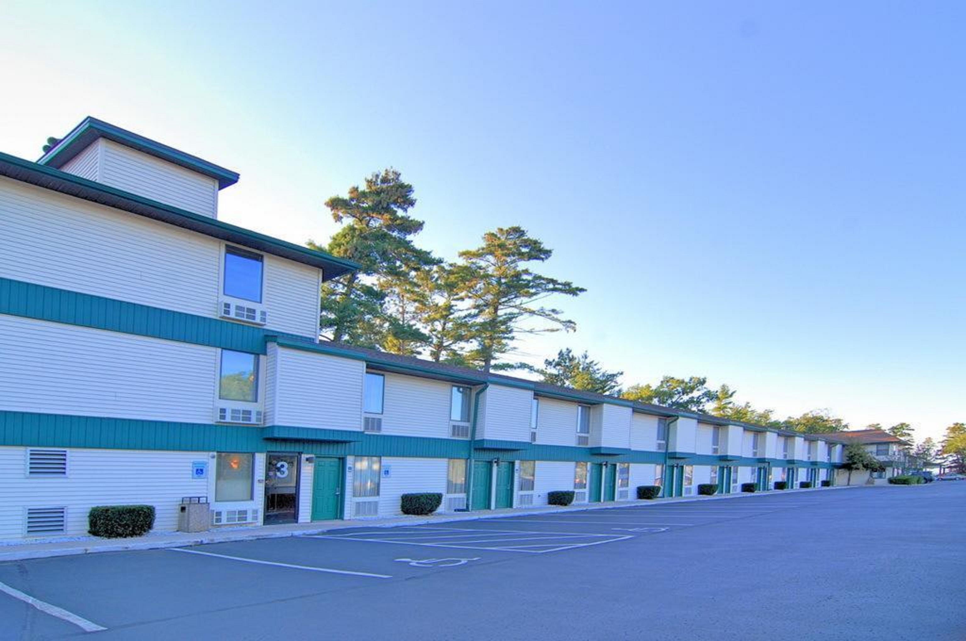 Vista Exterior Quality Inn Traverse City