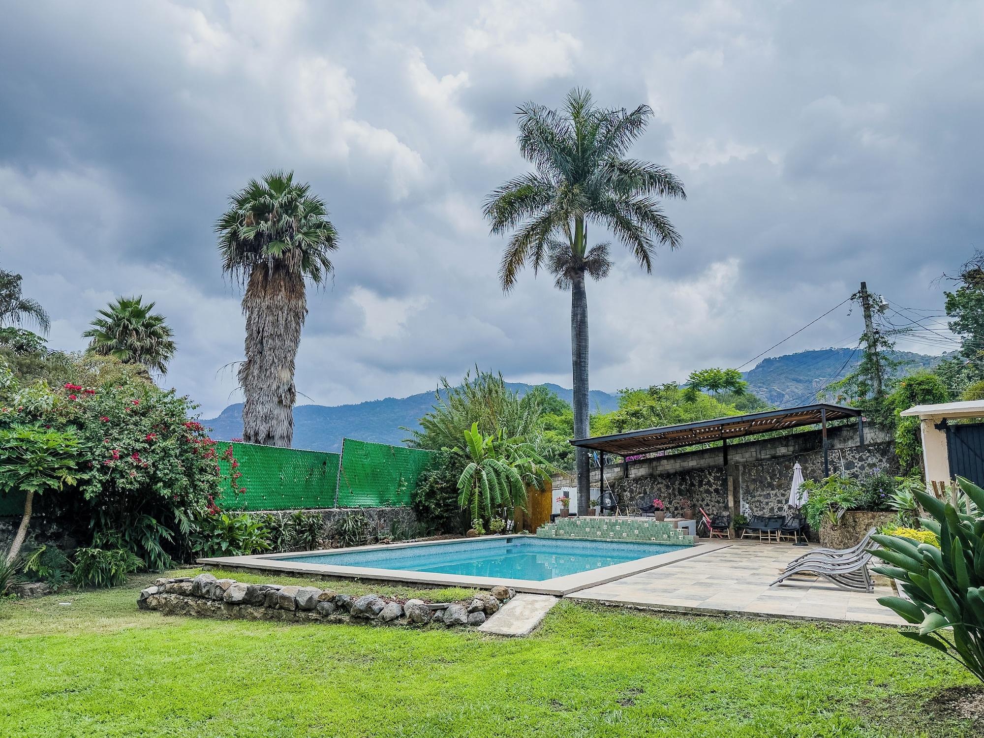 Vista Piscina Refugio del Colibrí