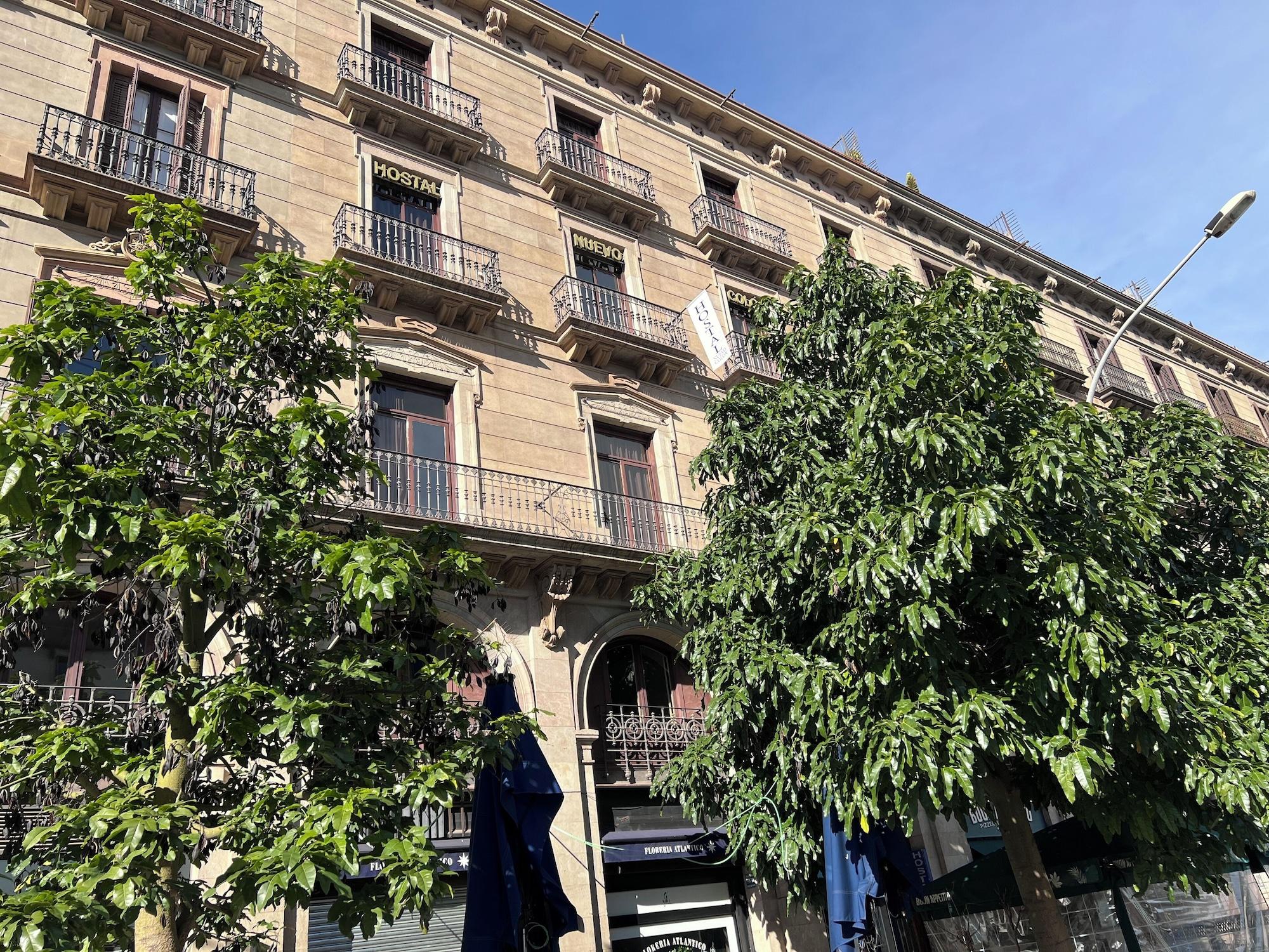 Vista Exterior Hostal Nuevo Colón