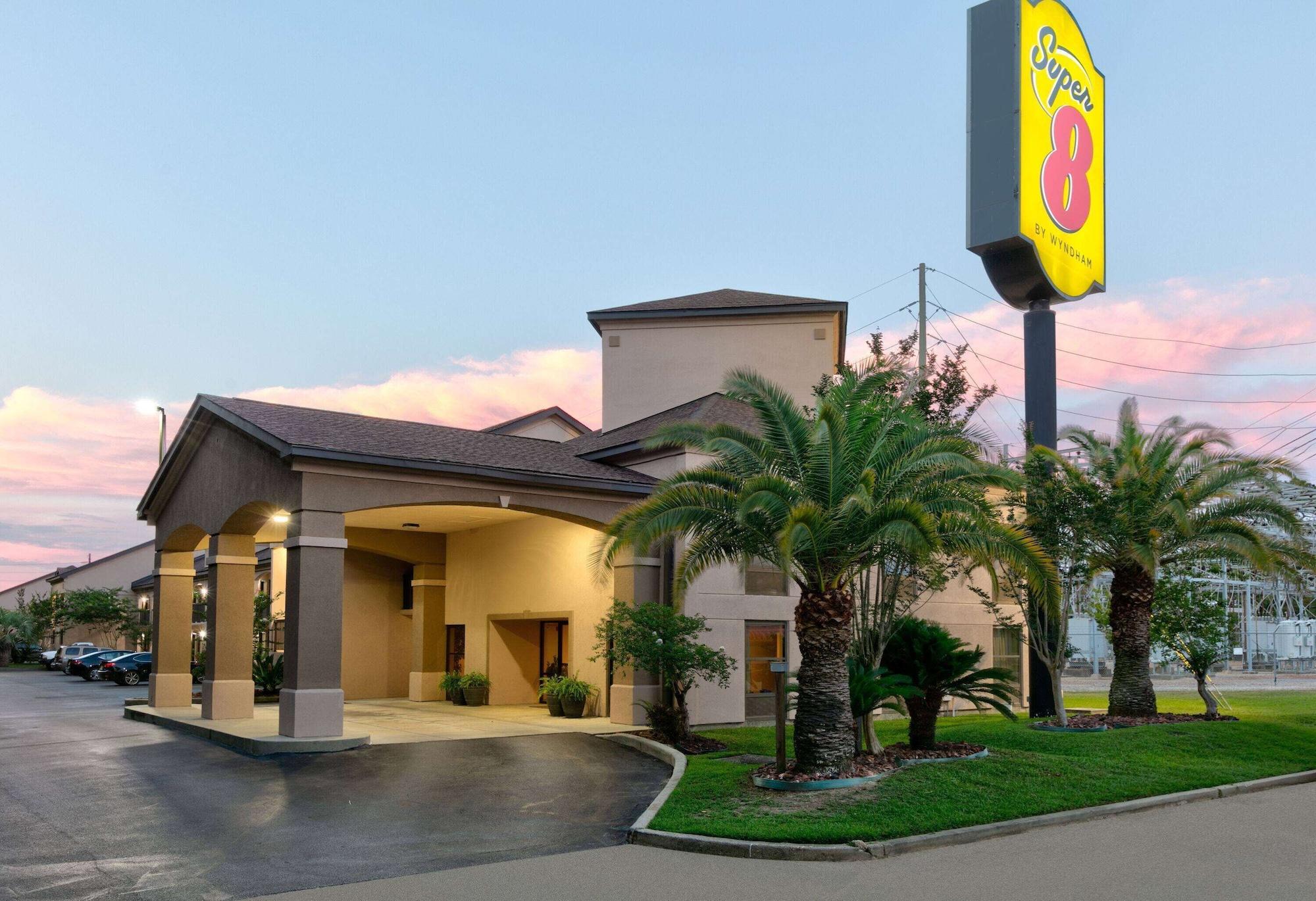Vista Exterior Super 8 by Wyndham Diberville Biloxi Area