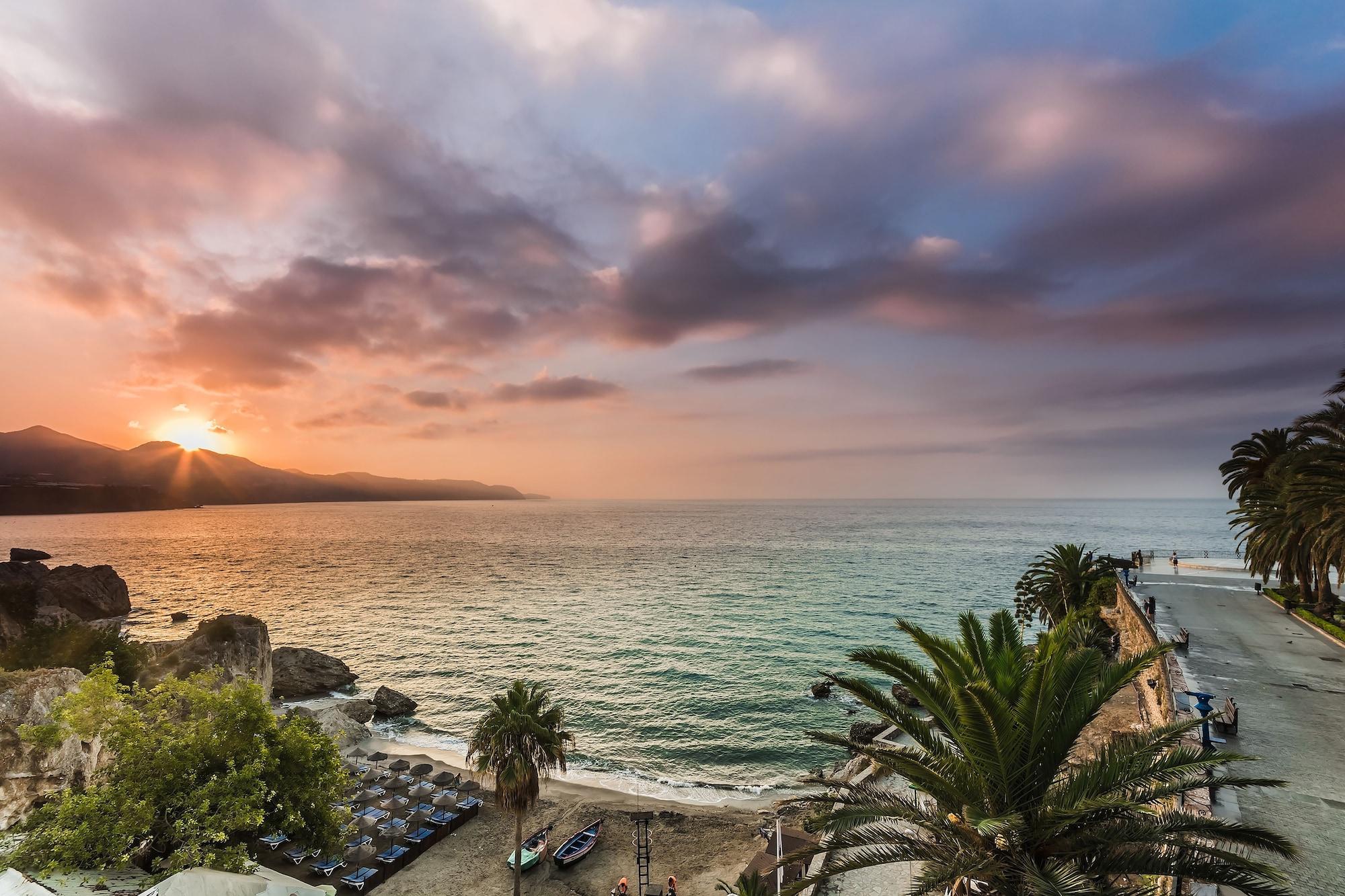Vista Exterior Nerja Club by Dorobe Hotels