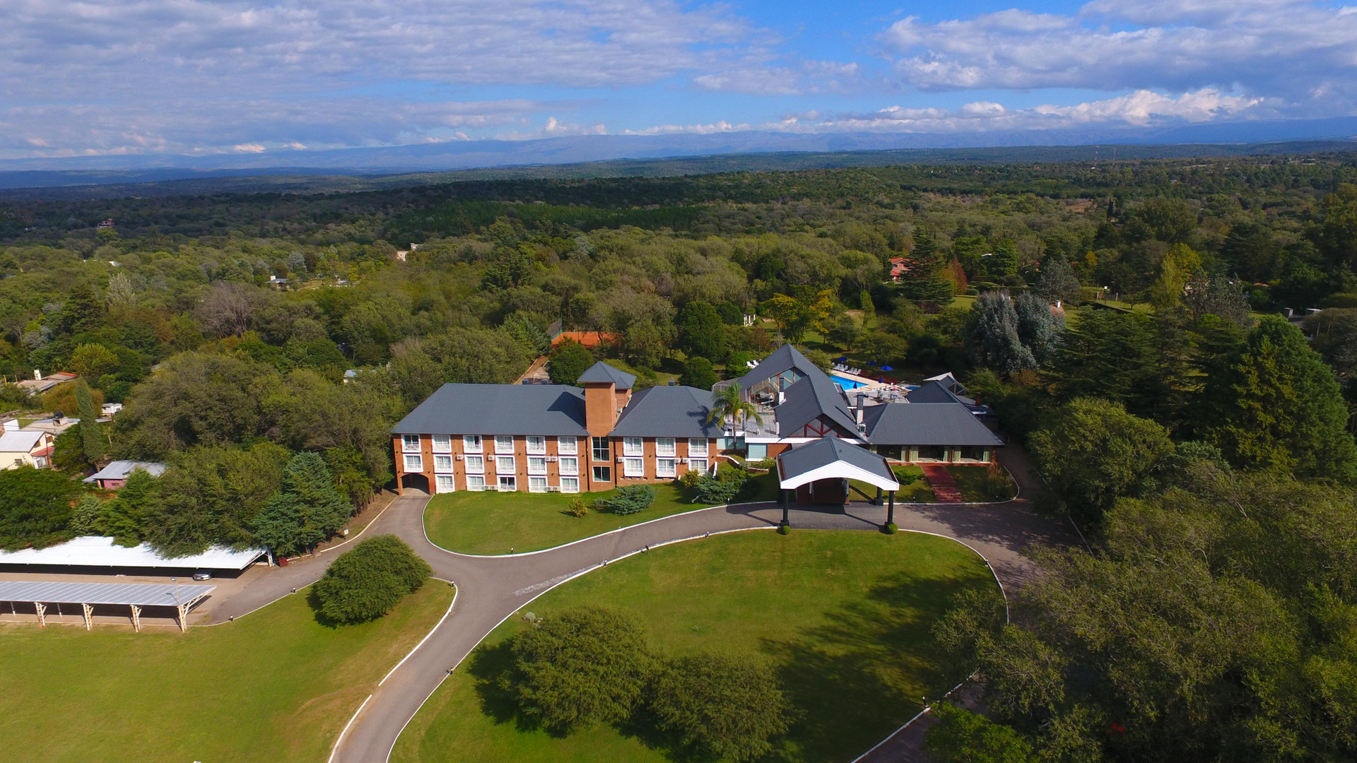 Vista Exterior Howard Johnson Hotel & Spa Villa General Belgrano