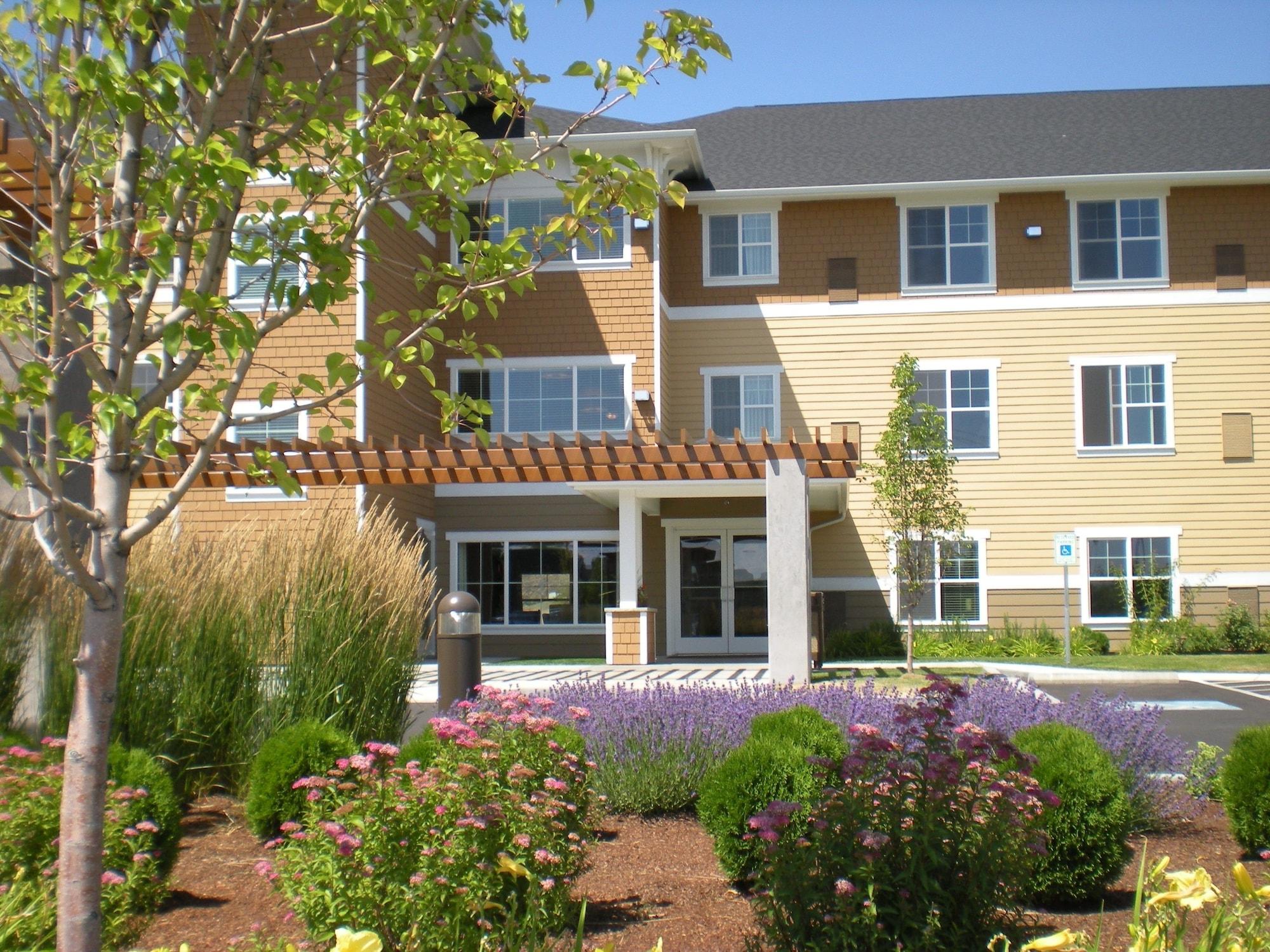 Varios Ledgestone Hotel