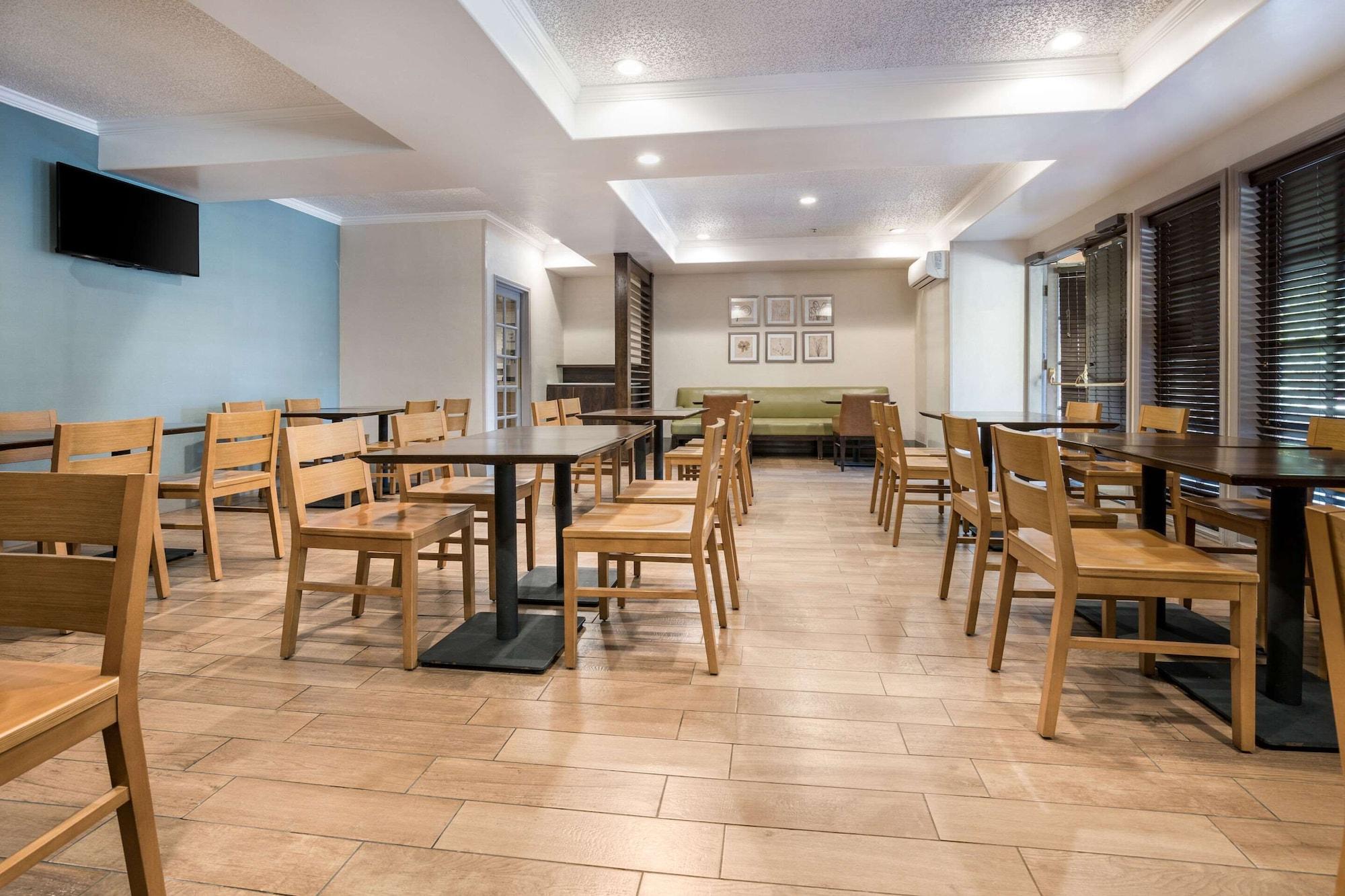 Restaurant MainStay Suites John Wayne Airport by Choice Hotels