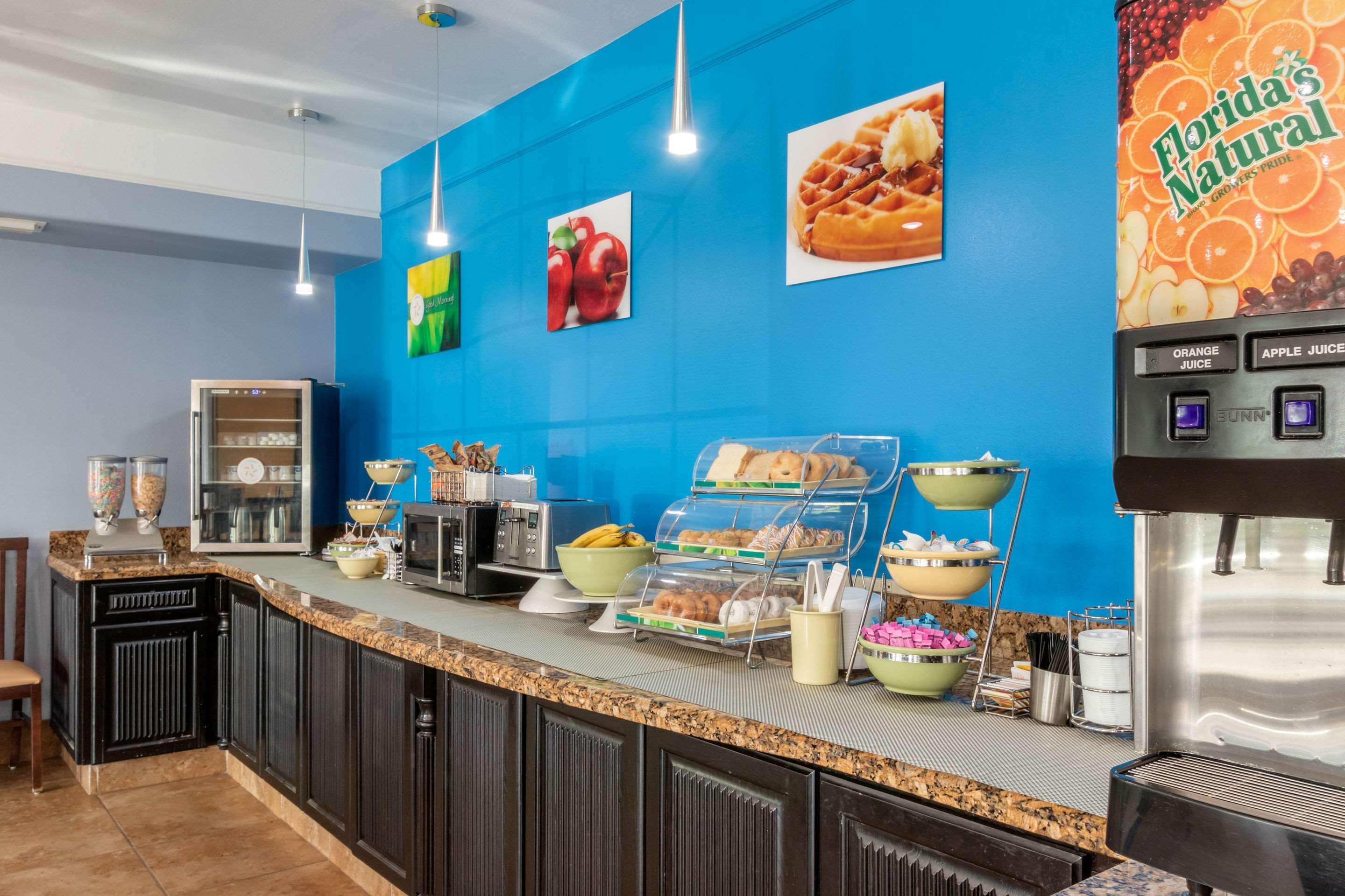 Restaurant Quality Inn & Suites at The Outlets Mercedes/Weslaco