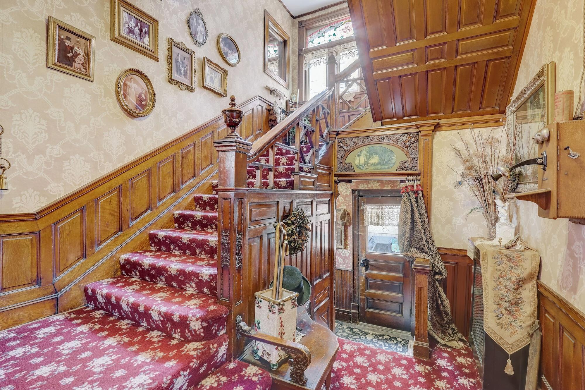 Varios Schuster Mansion Bed & Breakfast