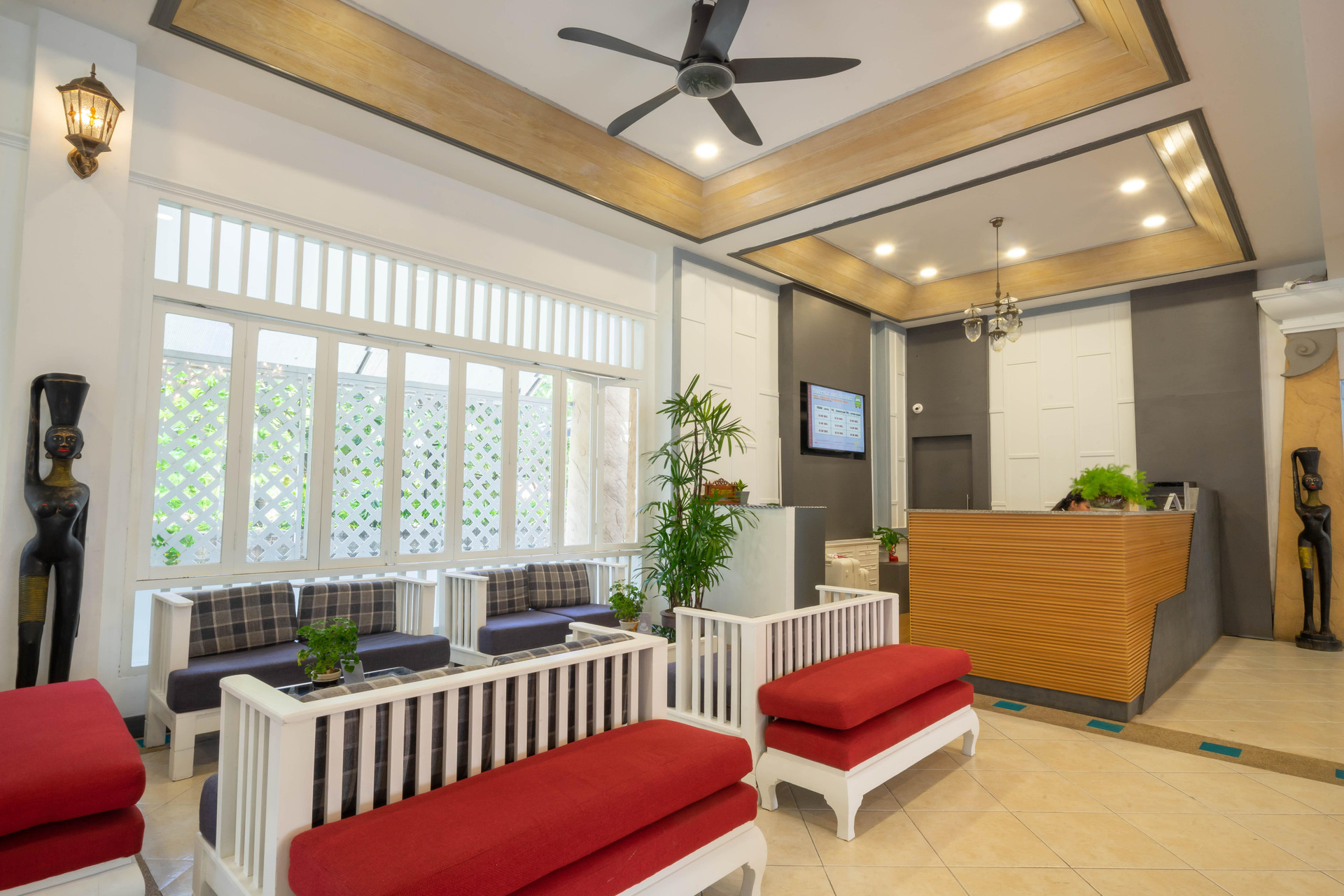 Vista Lobby LA Vintage Resort by Poppa Palace