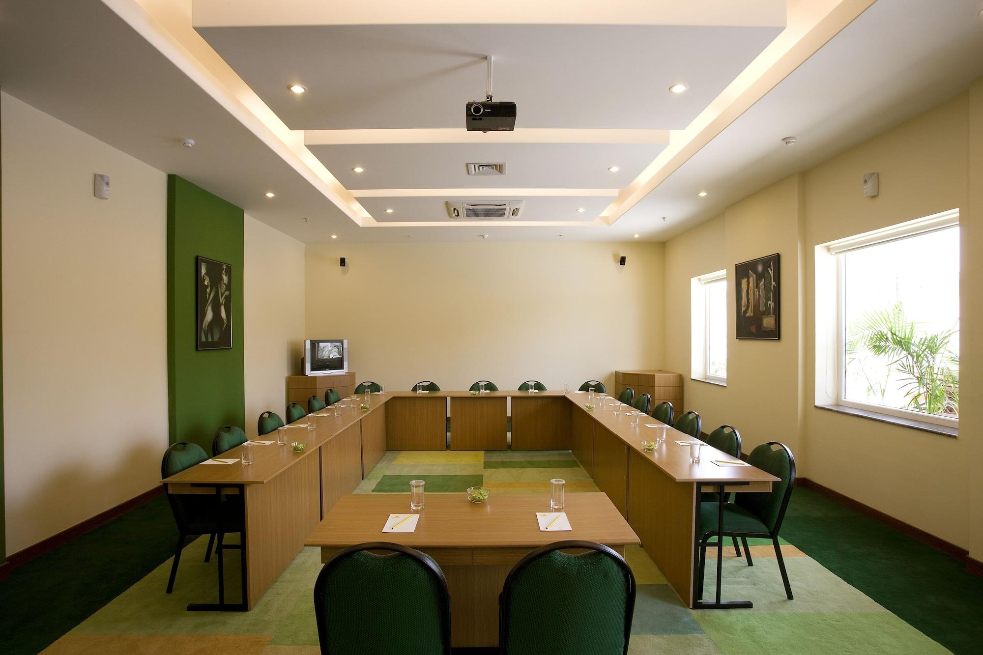 Sala de Reuniones Lemon Tree Hotel, Hinjawadi, Pune