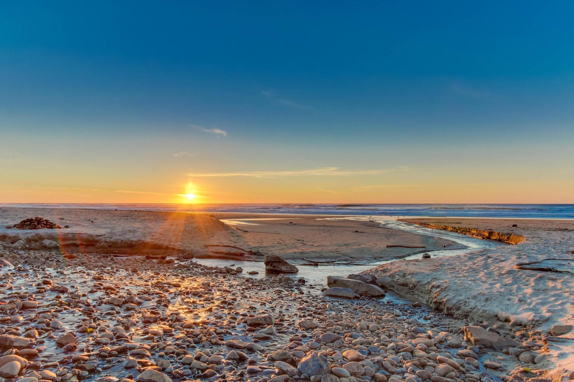 Playa Seahorse Oceanfront Lodging