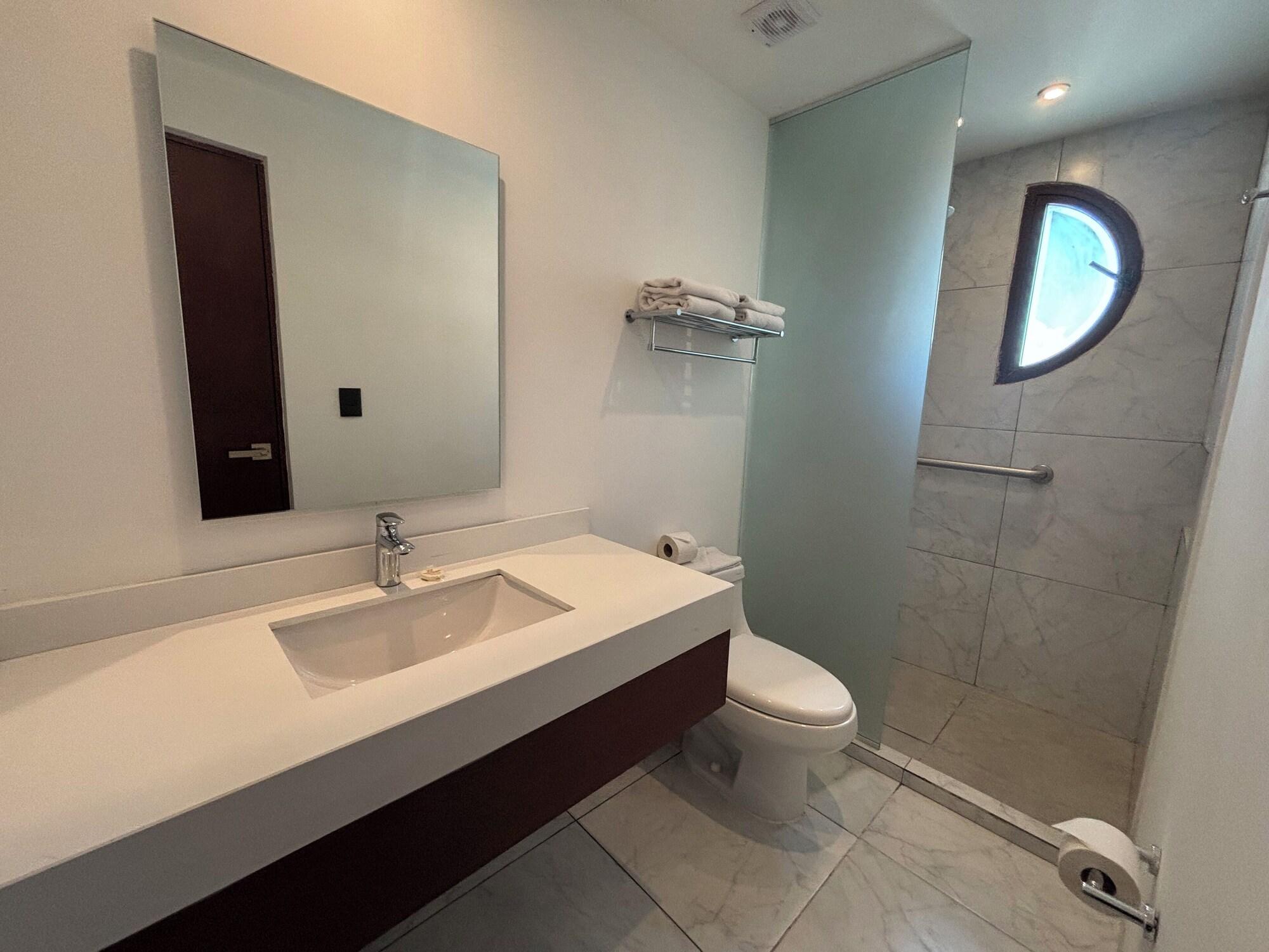 Varios Hotel Colonial