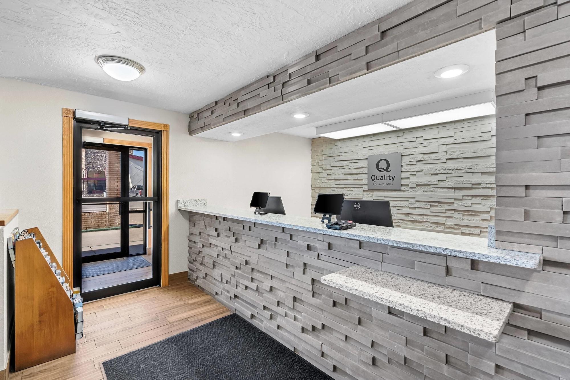 Vista Lobby Quality Inn Beaver I-15