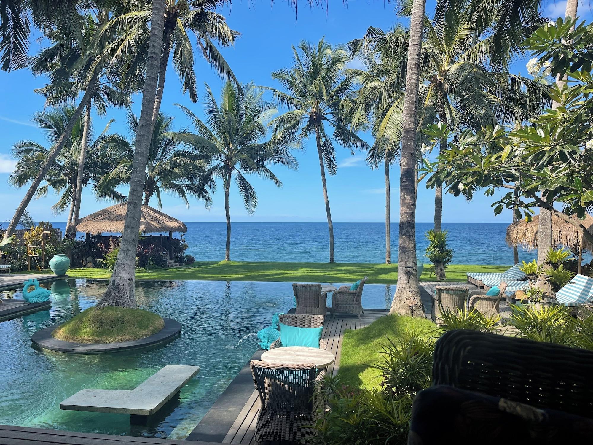 Vista Piscina Louka Beach Bali