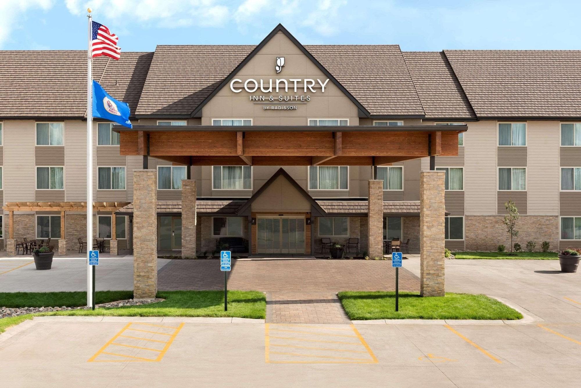 Vista Exterior Country Inn & Suites by Radisson, St. Cloud West, MN