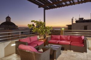 Alojamiento - Decanter Hotel