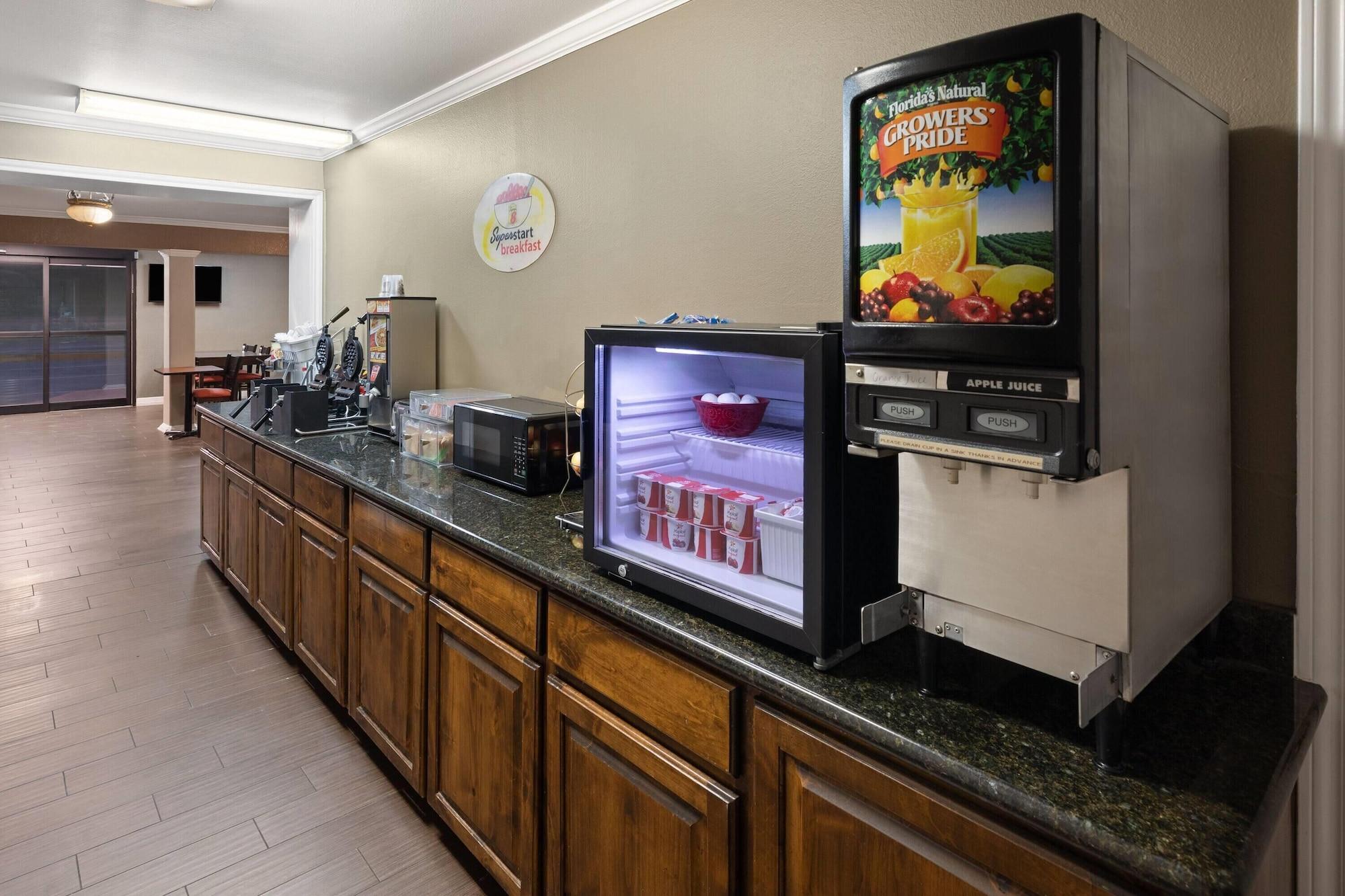 Restaurant Super 8 by Wyndham Temple S. General Bruce