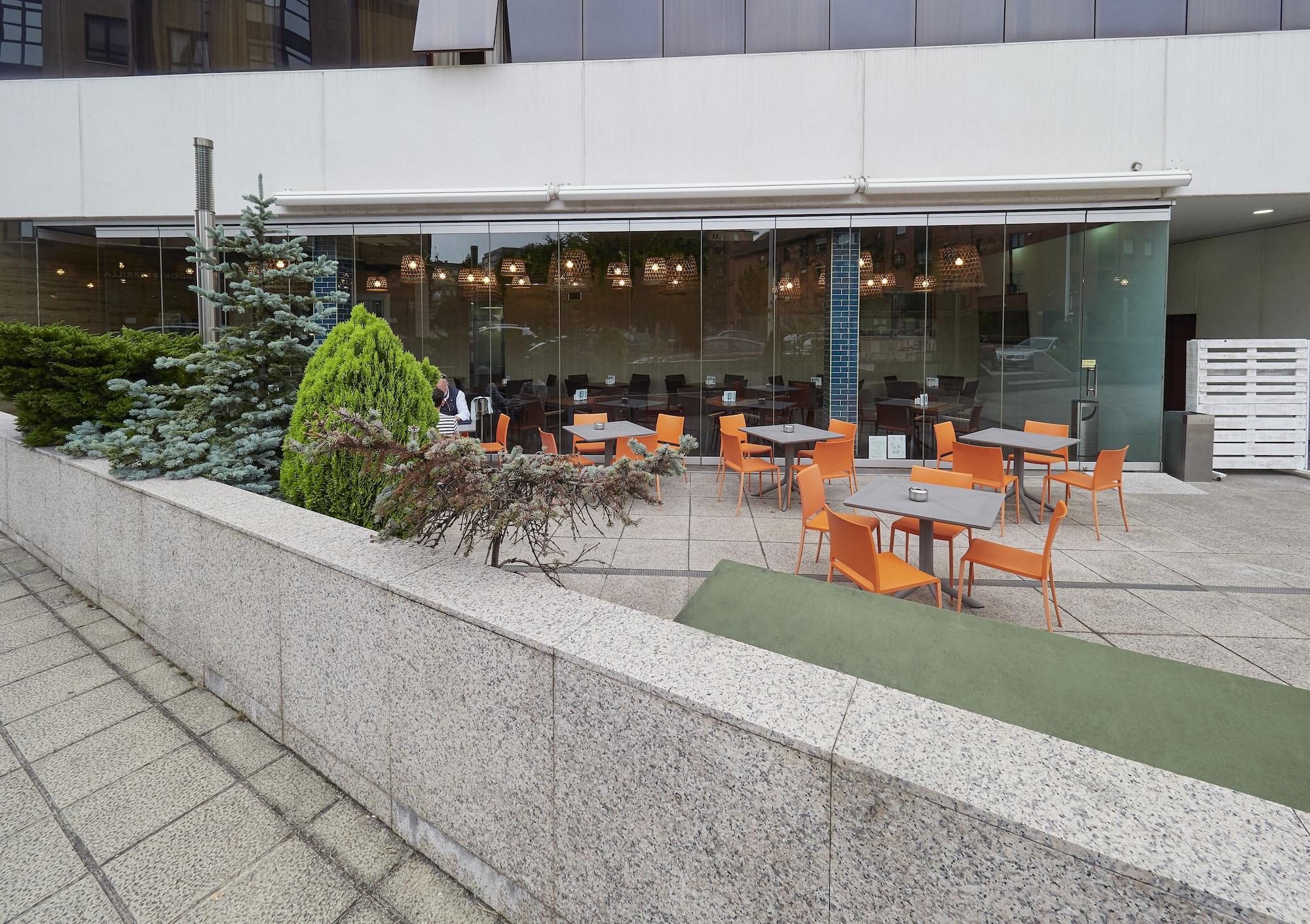 Vista Exterior Hotel Silken Ciudad Gijon