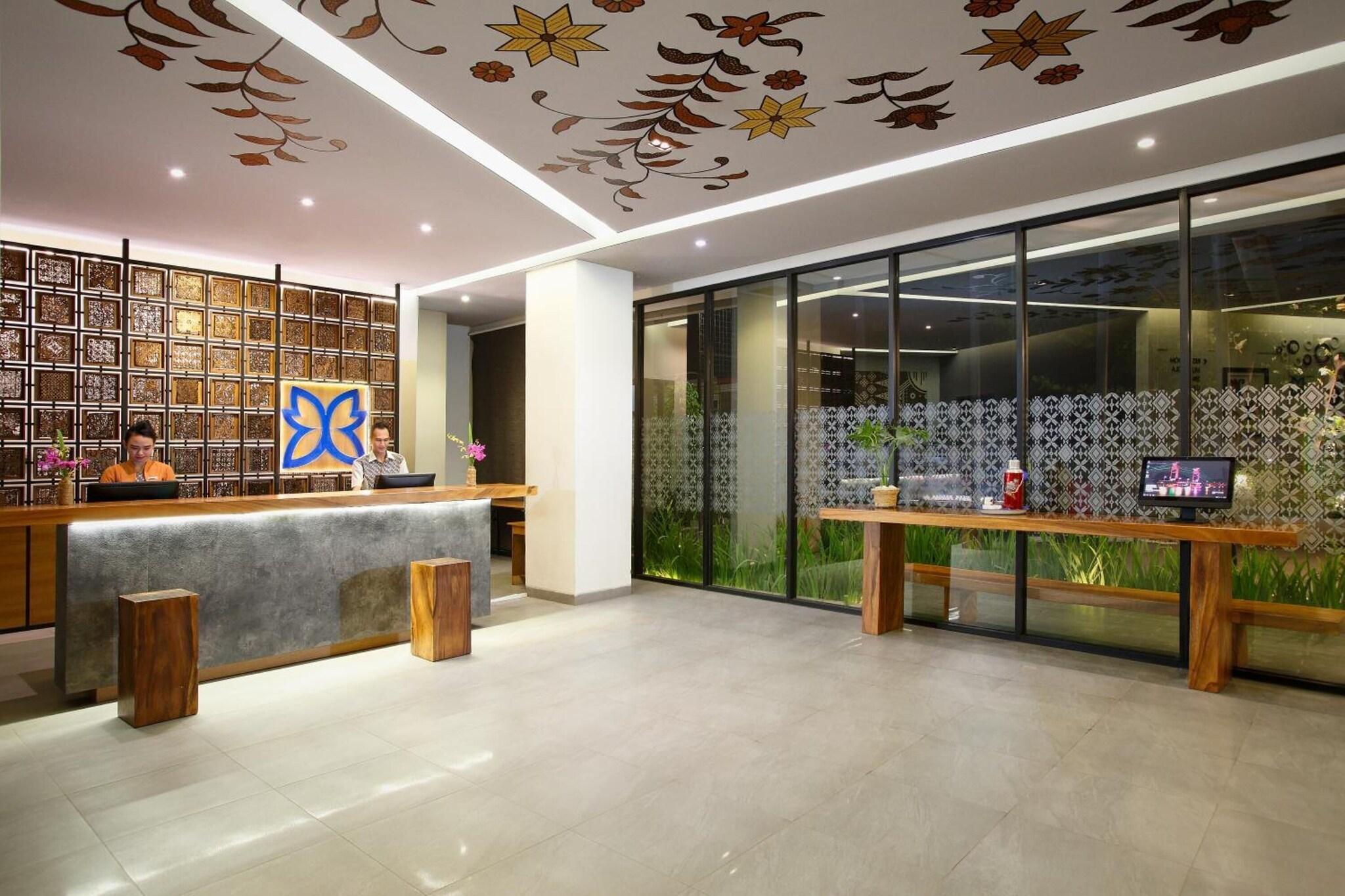 Vista Lobby BATIQA Hotel Palembang