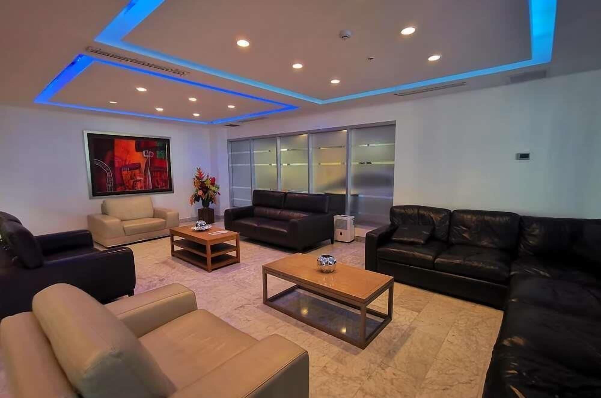 Vista Lobby YC 2301-C l Apartamento 2BR en av balboa