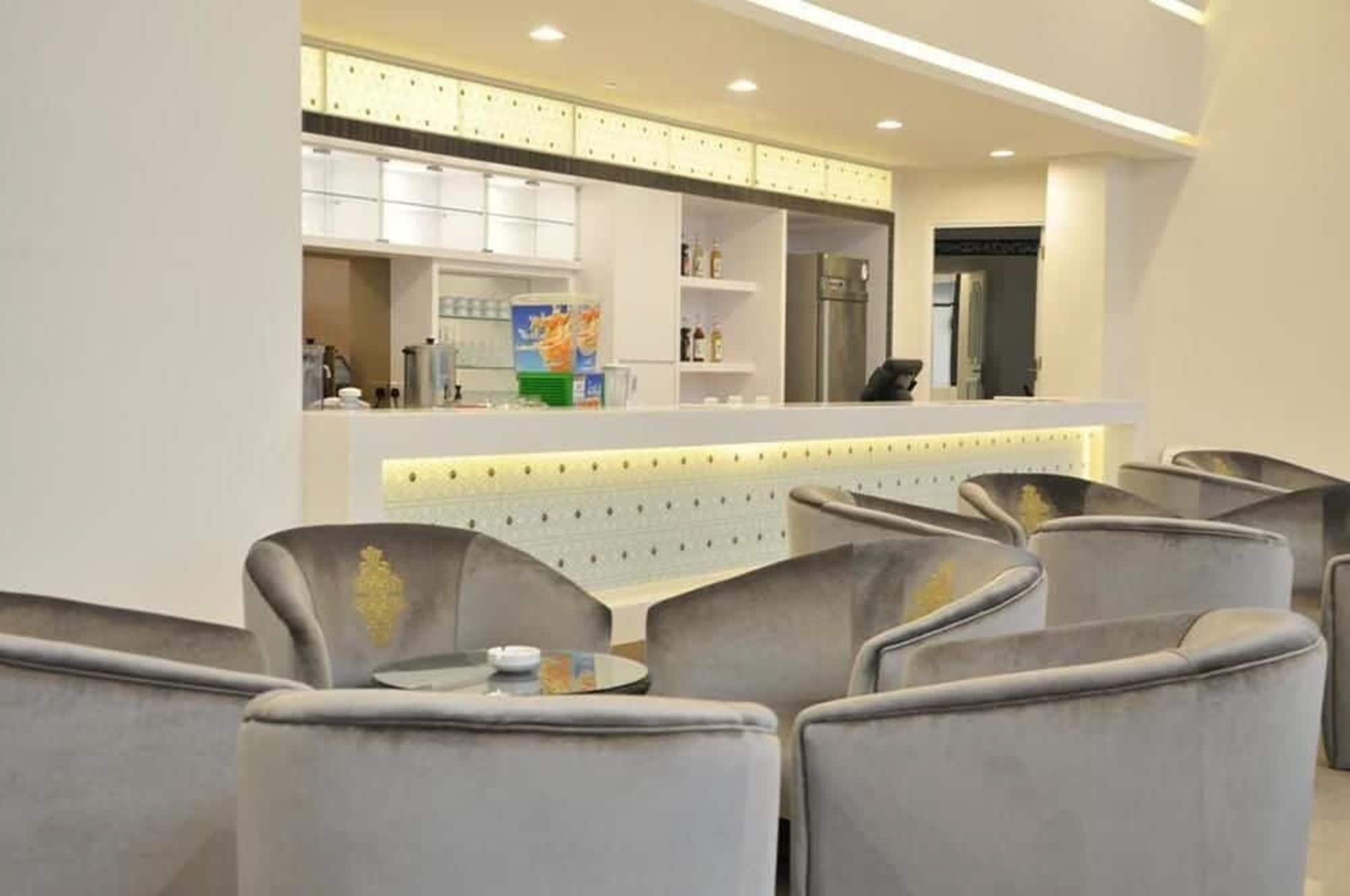 Bar/Salón Grand Riverview Hotel