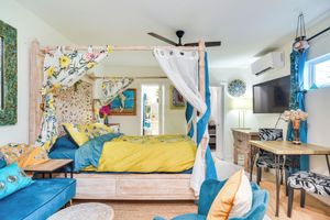 Alquiler Vacacional - 3 Mi to Vinoy Park: St Petersburg Gem w/ Patio!