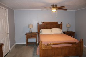 Alquiler Vacacional - Centrally located 3 bdrm 2 bath quaint house with a yard. Pet friendly.