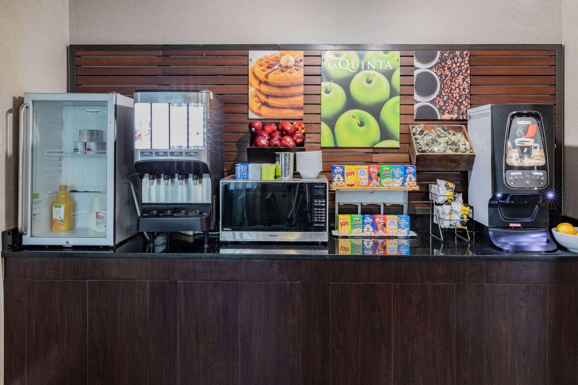 Restaurant La Quinta Inn by Wyndham Laredo I-35