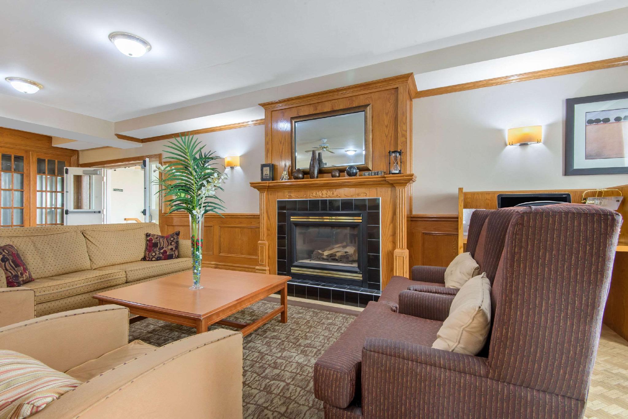 Vista Lobby Quality Inn & Suites Oakville