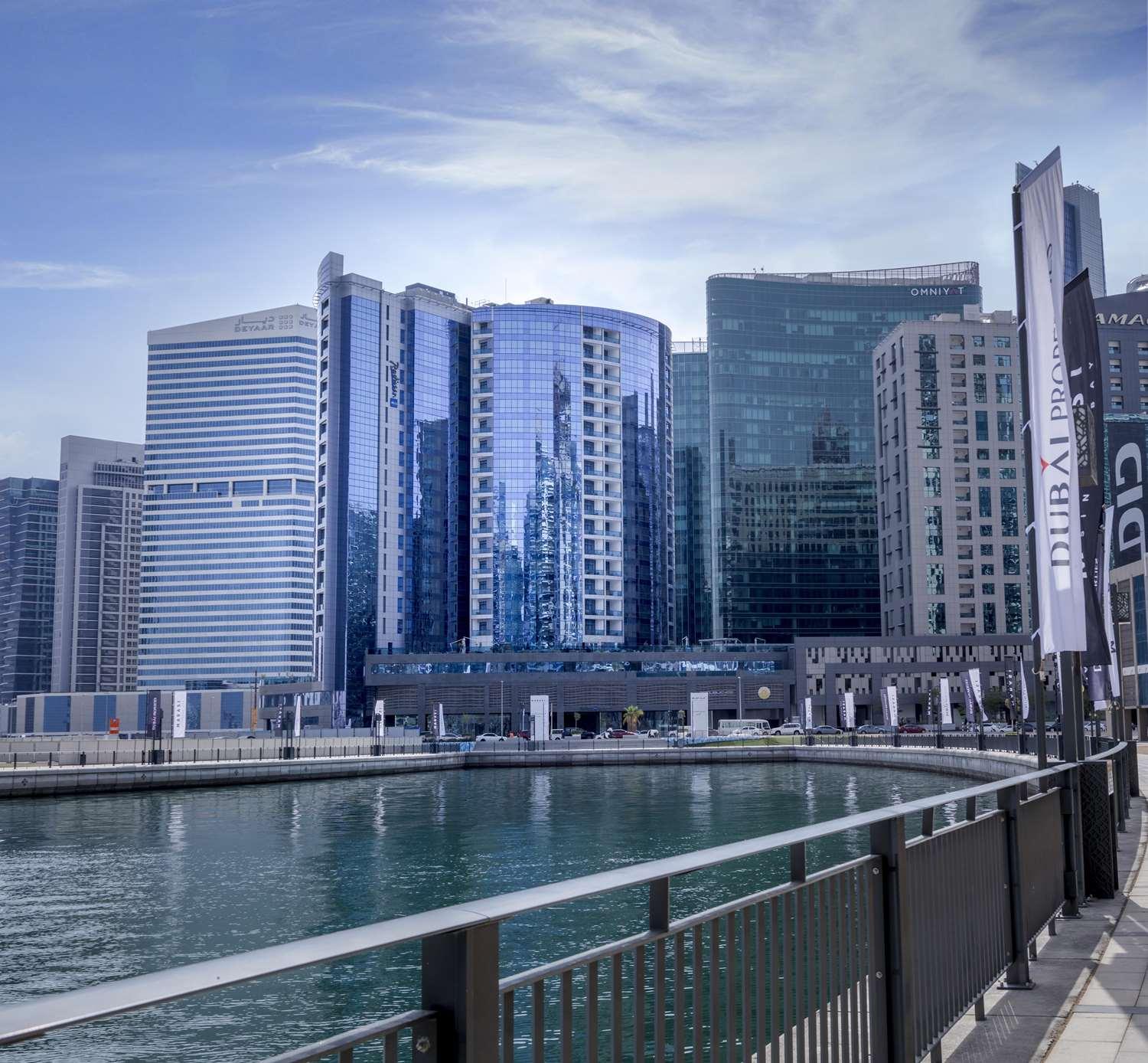 Vista da fachada Radisson Blu Hotel Dubai Waterfront